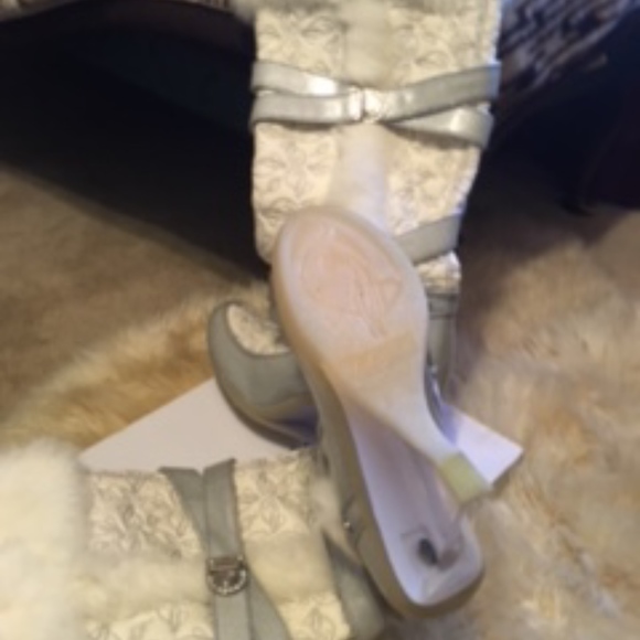 Boot - Picture 2 of 6